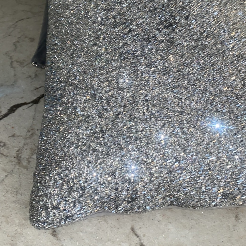 Two rinestone pillows